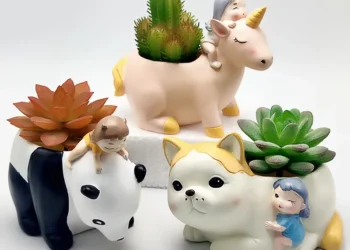 Create Unique Resin and Concrete Vases Easily with This Versatile Silicone Mold