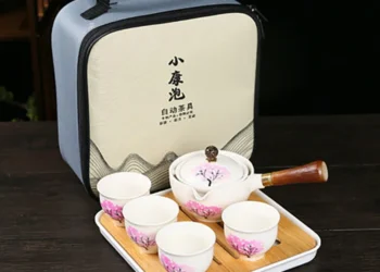 Experience Perfect Tea Anywhere with This Color-Changing Portable Infuser Set